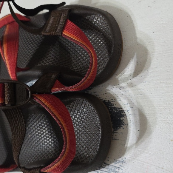 Chaco Womens Strappy Sandals Red Adjustable Buckle Outdoors Beach Sz 9? EUC READ - Picture 4 of 10